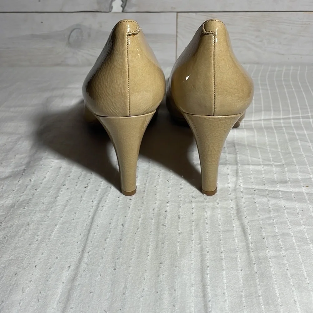 Tan Naturalizer Heel Size 11W